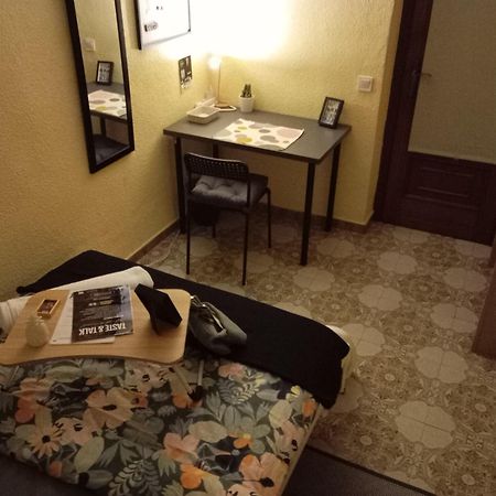 Gemuetliches Zimmer "Gold" Fuer 2 Personen Und Katzenliebhaber Valência Exterior foto